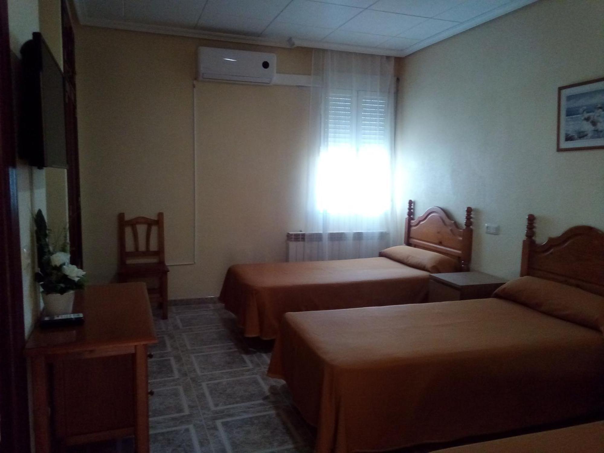 Hostal Avila Ocaña Eksteriør bilde