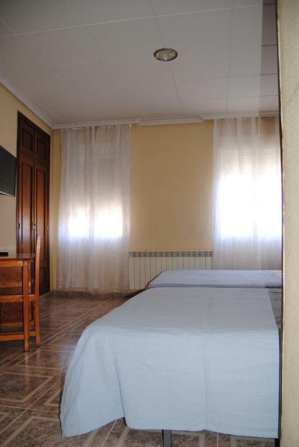Hostal Avila Ocaña Eksteriør bilde