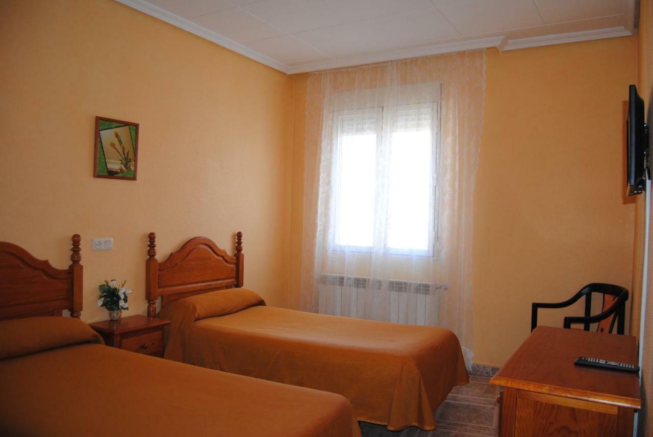 Hostal Avila Ocaña Eksteriør bilde