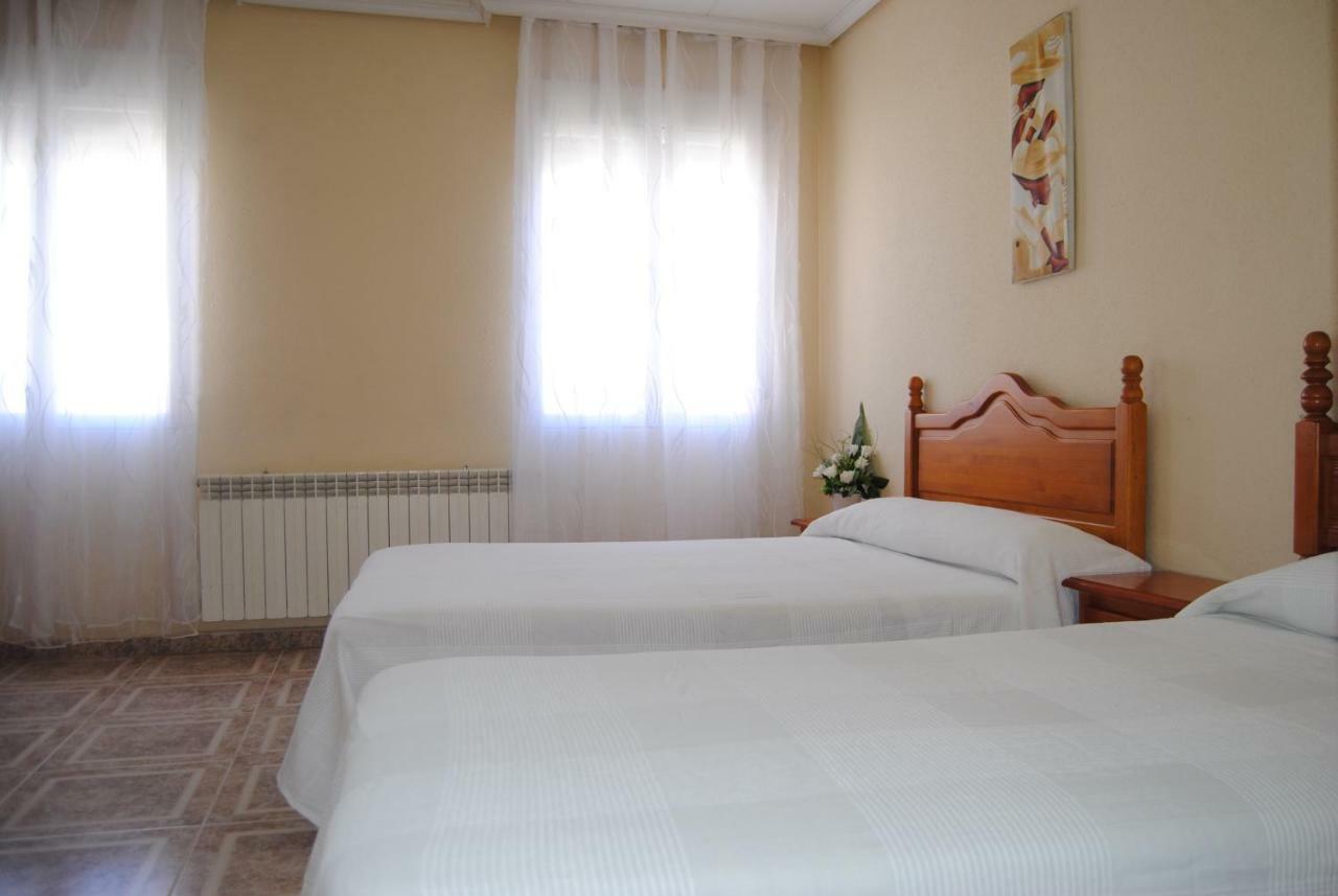 Hostal Avila Ocaña Eksteriør bilde