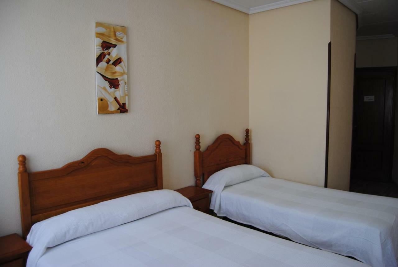 Hostal Avila Ocaña Eksteriør bilde