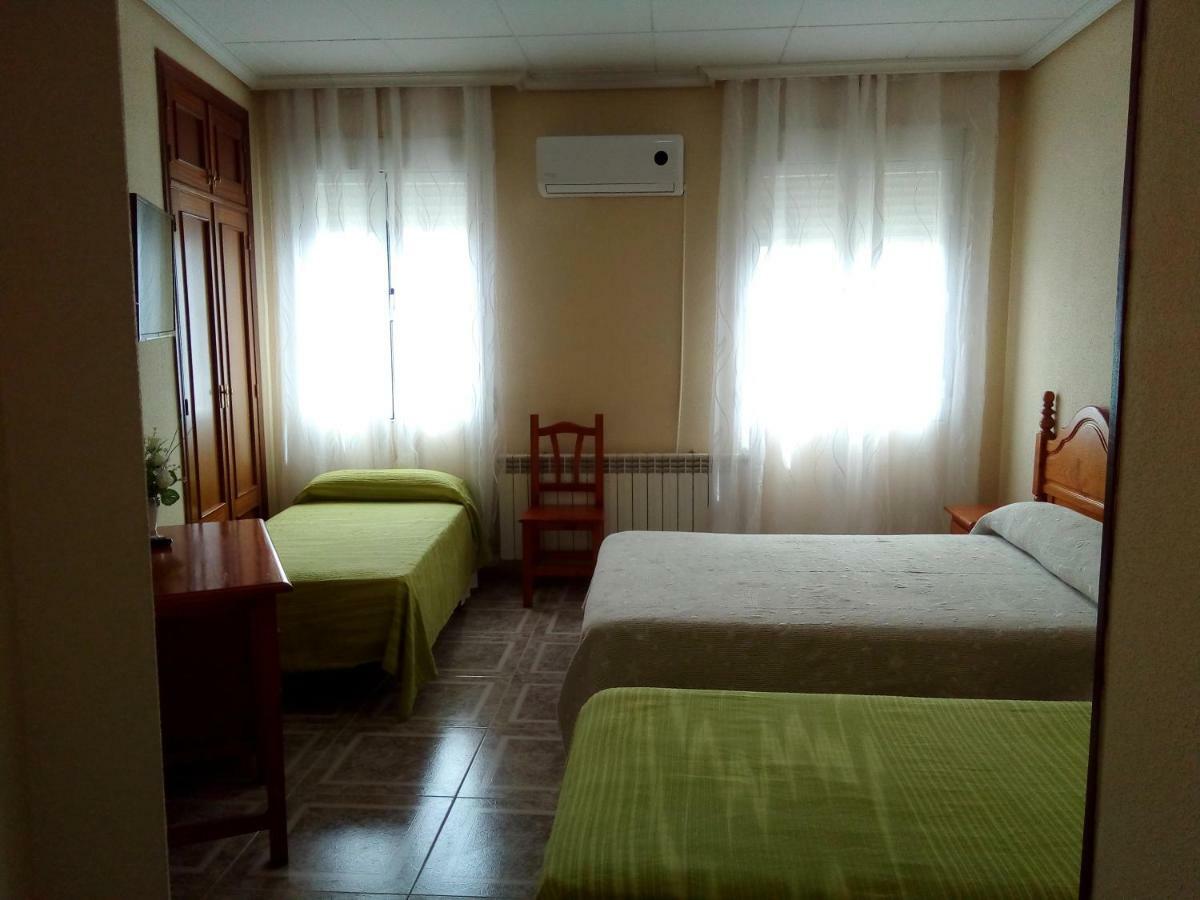 Hostal Avila Ocaña Eksteriør bilde